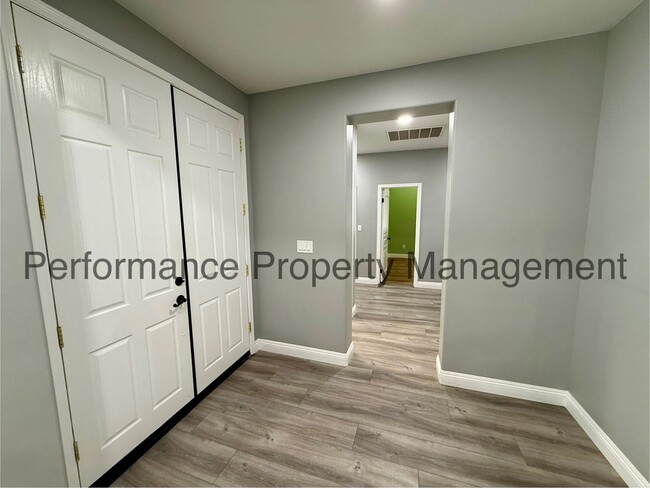 11708 Valley Forge Way in Bakersfield, CA - Building Photo - Building Photo