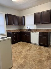 154 5th Ave, Unit A in South Charleston, WV - Building Photo - Building Photo
