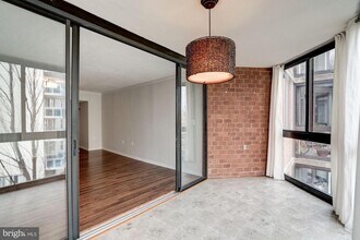 1001 N Randolph St in Arlington, VA - Building Photo - Building Photo