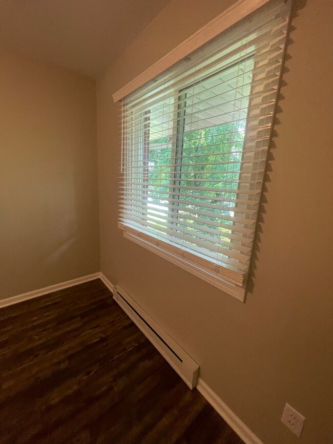 207 W Walworth St, Unit Apartment 26 in Elkhorn, WI - Building Photo - Building Photo