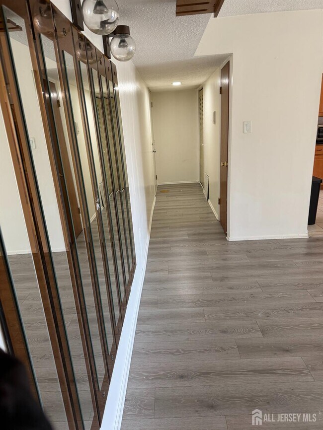 510 Edison Glen Terrace in Edison, NJ - Building Photo - Building Photo
