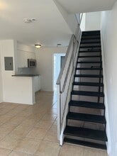 1134 NW 5th St, Unit 5 in Miami, FL - Building Photo - Building Photo