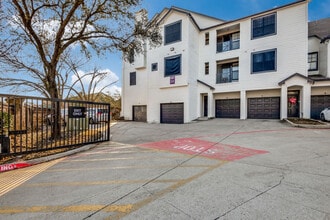 Devi Valley Ranch in Irving, TX - Building Photo - Building Photo