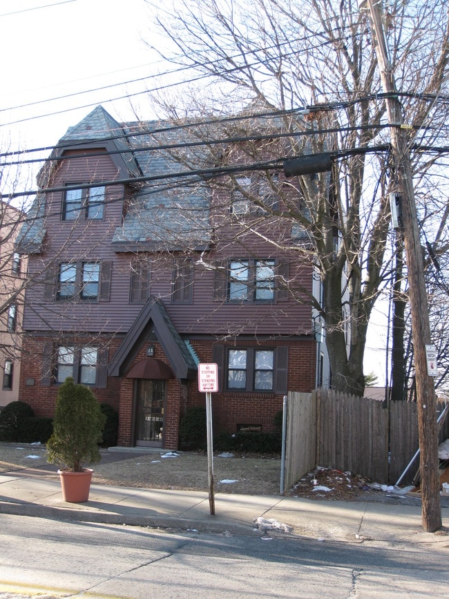 63 Rhame Ave in East Rockaway, NY - Building Photo - Building Photo