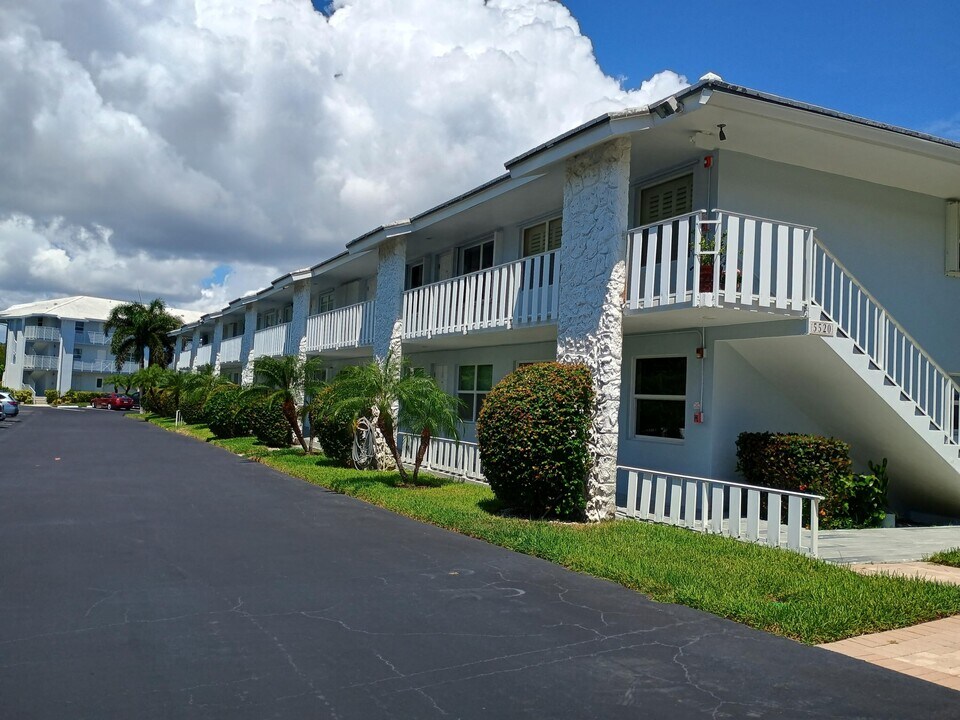 5520 N Ocean Blvd in Boynton Beach, FL - Building Photo