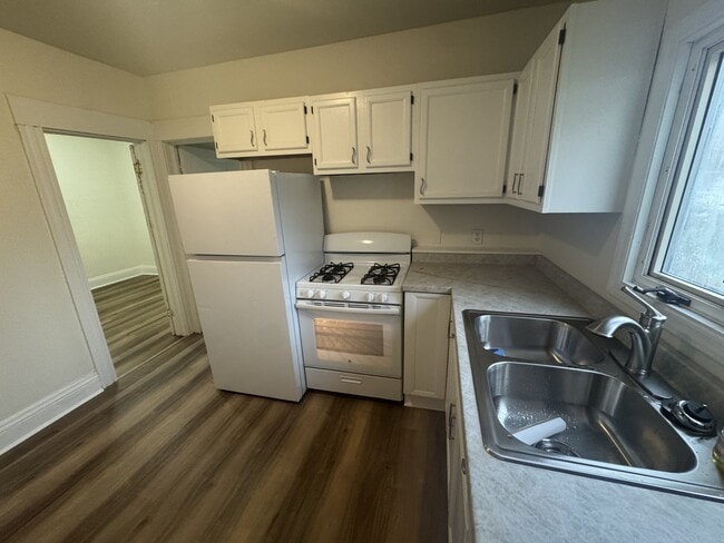 606 Summit Ave, Unit Unit 2 in Syracuse, NY - Foto de edificio - Building Photo