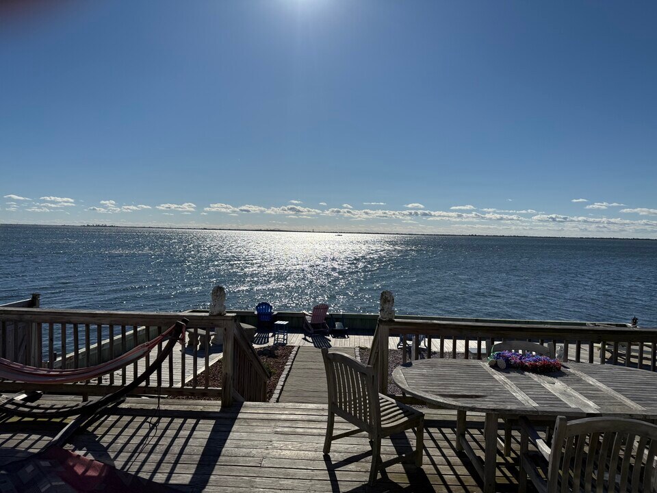 10 Milton Rd in Babylon, NY - Foto de edificio