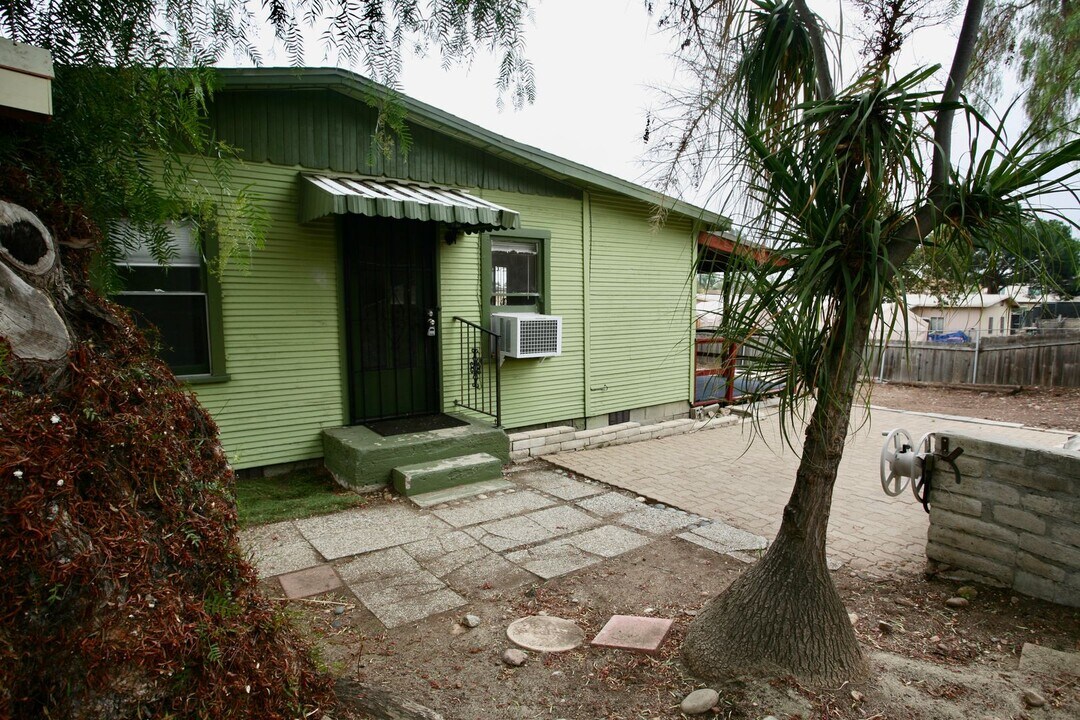 9827 Conejo Rd in Santee, CA - Building Photo