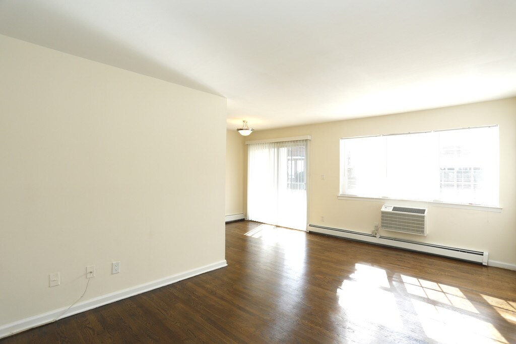 Strathmore Gardens Apartments Matawan, NJ Apartments