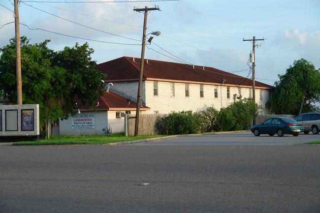 3480 Boca Chica Blvd in Brownsville, TX - Foto de edificio - Building Photo