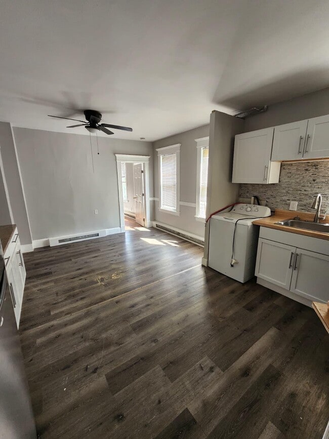 129 Congress Ave, Unit #1 in Waterbury, CT - Foto de edificio - Building Photo