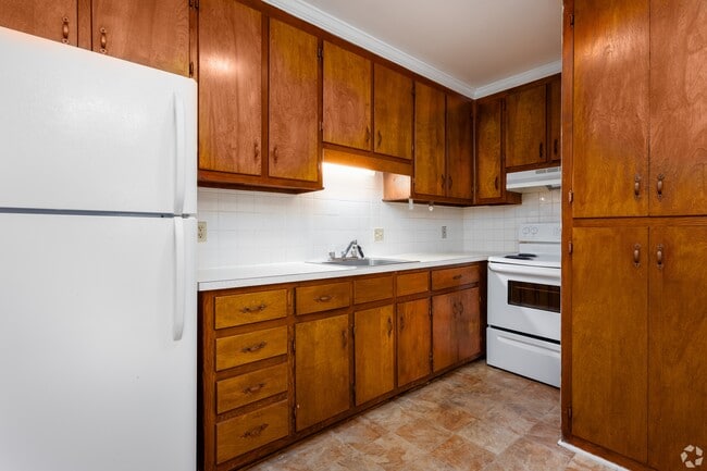 Summercrest Apartments