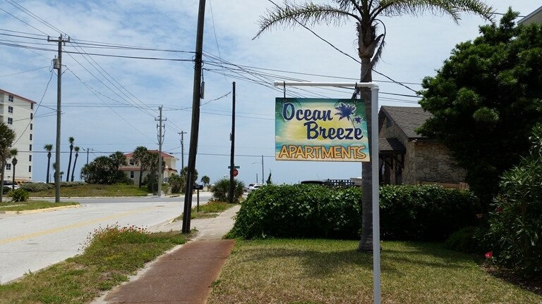 Ocean Breeze Apartments in Daytona Beach, FL - Building Photo