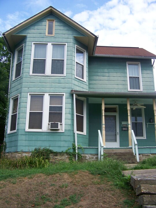 209 College St in Glenville, WV - Building Photo