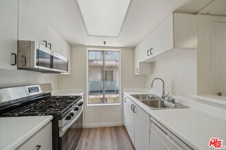 870 Crenshaw Blvd in Los Angeles, CA - Building Photo - Building Photo