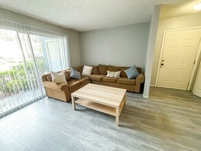 3705 SW 27th St in Gainesville, FL - Foto de edificio - Building Photo