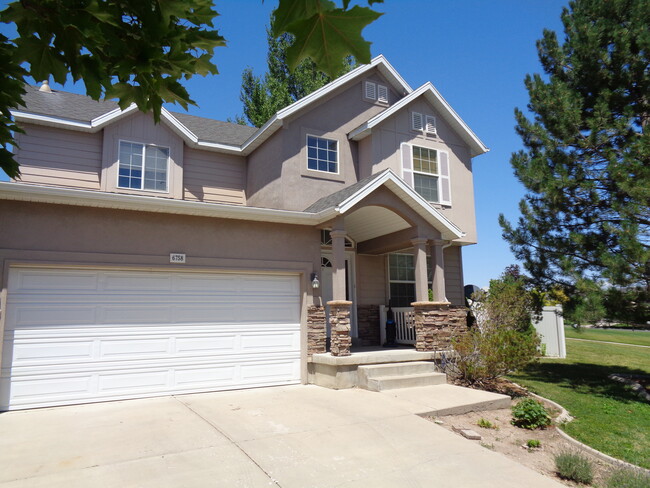 6758 W Haven Maple Dr in West Jordan, UT - Building Photo - Building Photo