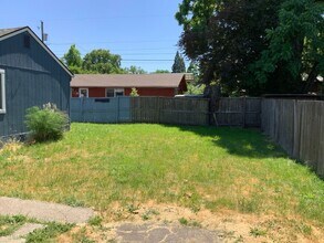 1570 W 8th Ave in Eugene, OR - Building Photo - Building Photo