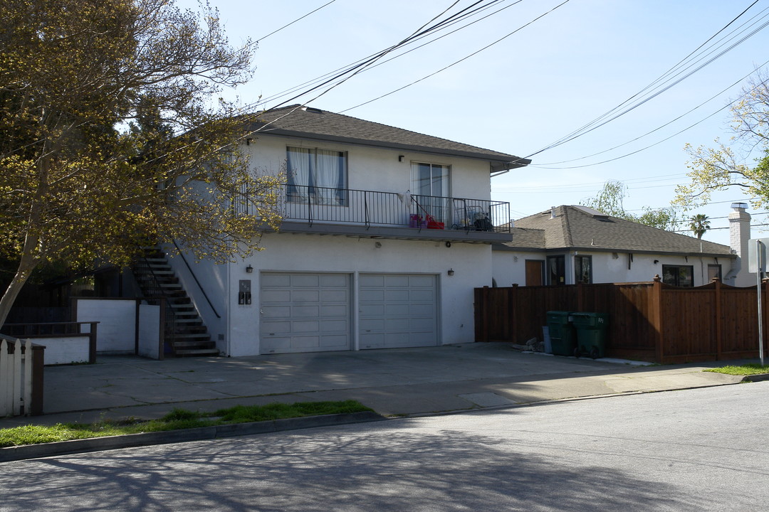 1385 Hudson St in Redwood City, CA - Building Photo