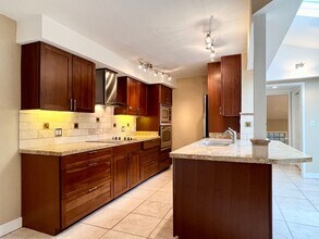 10340 Fischer Pl NE in Seattle, WA - Building Photo - Building Photo