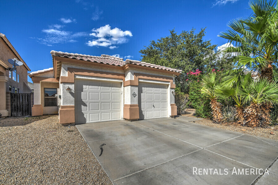 10052 E Capri Ave in Mesa, AZ - Foto de edificio