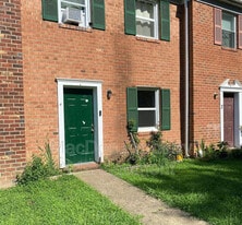 4 Manchester Ct in Fredericksburg, VA - Building Photo