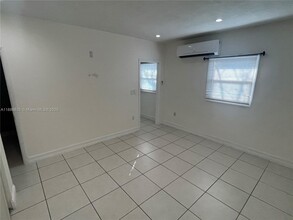 10210 SW 37th St in Miami, FL - Building Photo - Building Photo