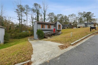 6949 Merrywood Dr in Fairburn, GA - Building Photo - Building Photo