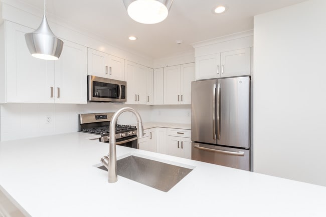 Modern Townhomes in White Plains, NY - Building Photo - Building Photo