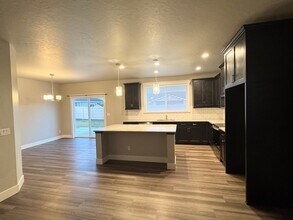 2087 N Branding Iron Ave in Middleton, ID - Building Photo - Building Photo