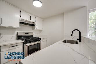 13910 Sayre St in Los Angeles, CA - Building Photo - Building Photo