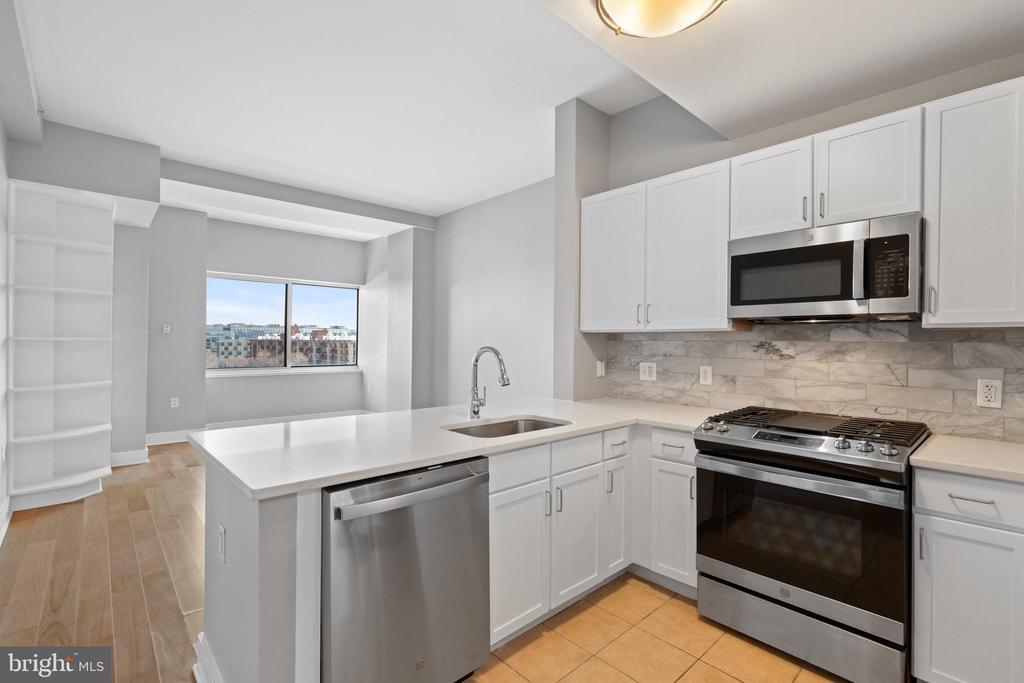800 4th St SW in Washington, DC - Building Photo