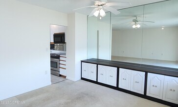 1 Channel Dr in Monmouth Beach, NJ - Foto de edificio - Building Photo