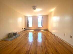 205 Knickerbocker Ave in Brooklyn, NY - Building Photo - Building Photo