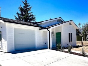 1675 University Dr in Pasadena, CA - Building Photo - Building Photo