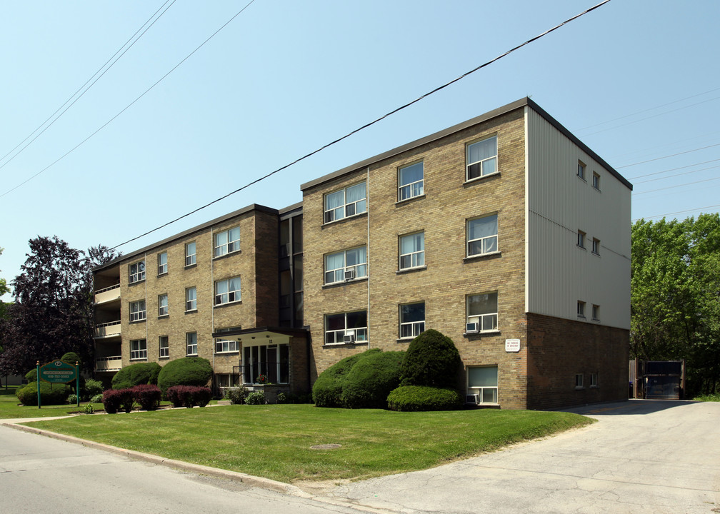 Cap Ross in Toronto, ON - Building Photo