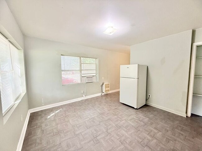 535 Amber St in Pensacola, FL - Foto de edificio - Building Photo