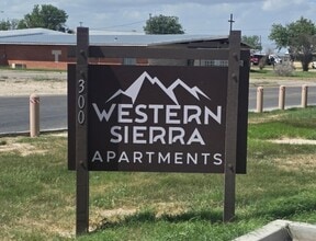 302 Western Dr in Del Rio, TX - Foto de edificio - Building Photo