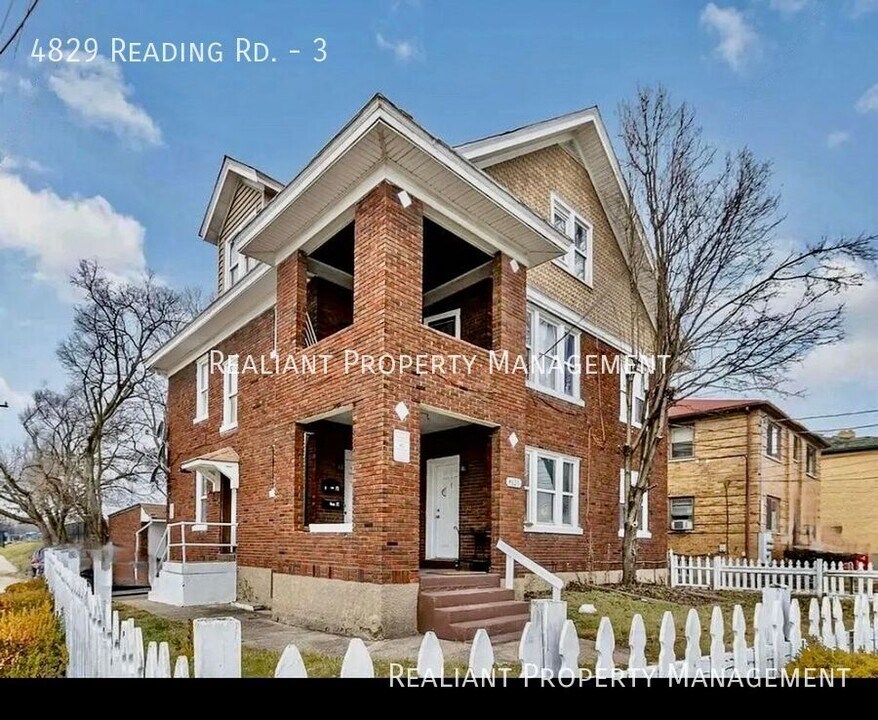 4829 Reading Rd in Cincinnati, OH - Building Photo