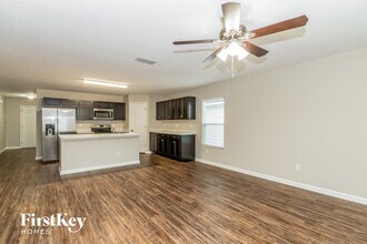 9836 Marine Ct in Jacksonville, FL - Foto de edificio - Building Photo