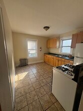 55 Bostwick Ave, Unit 2 in Jersey City, NJ - Foto de edificio - Building Photo
