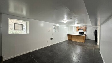 5830 N Artesian Ave, Unit G in Chicago, IL - Building Photo - Building Photo