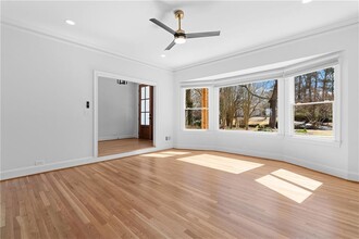 350 Kelson Dr NW in Sandy Springs, GA - Foto de edificio - Building Photo
