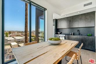 10700 Tabor St in Los Angeles, CA - Building Photo - Building Photo