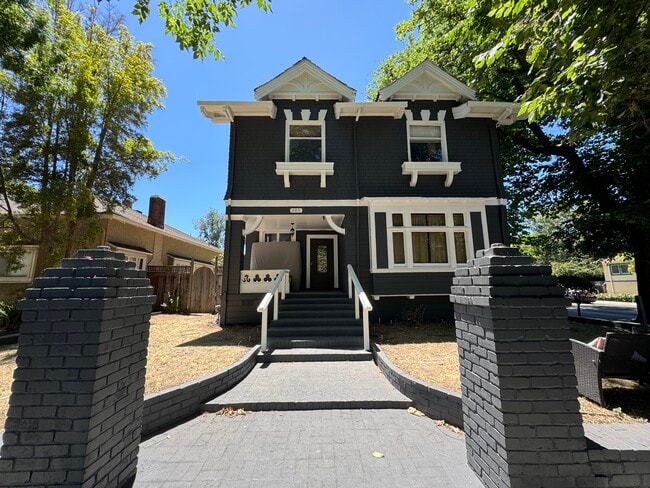 property at 205 S 12th St