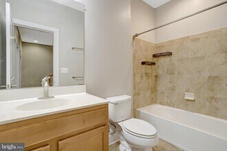 716 Annie Rose Ave in Alexandria, VA - Building Photo - Building Photo