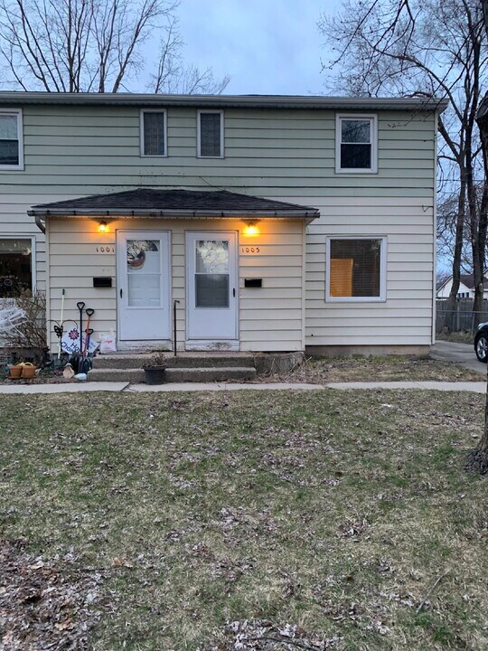 1001 Elizabeth St in Midland, MI - Building Photo