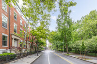 9 Washington Square North in New York, NY - Foto de edificio - Building Photo