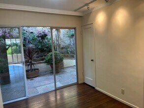 8967 St Ives Dr in Los Angeles, CA - Building Photo - Building Photo