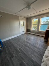 20 Bellevue St, Unit 3 in Winslow, ME - Foto de edificio - Building Photo